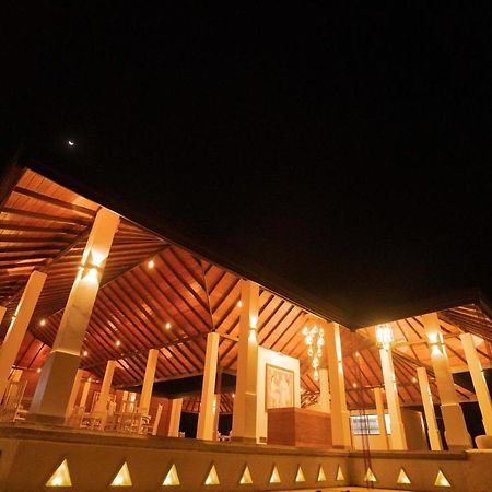 Miracle Resorts & Villas Полоннарува Екстер'єр фото