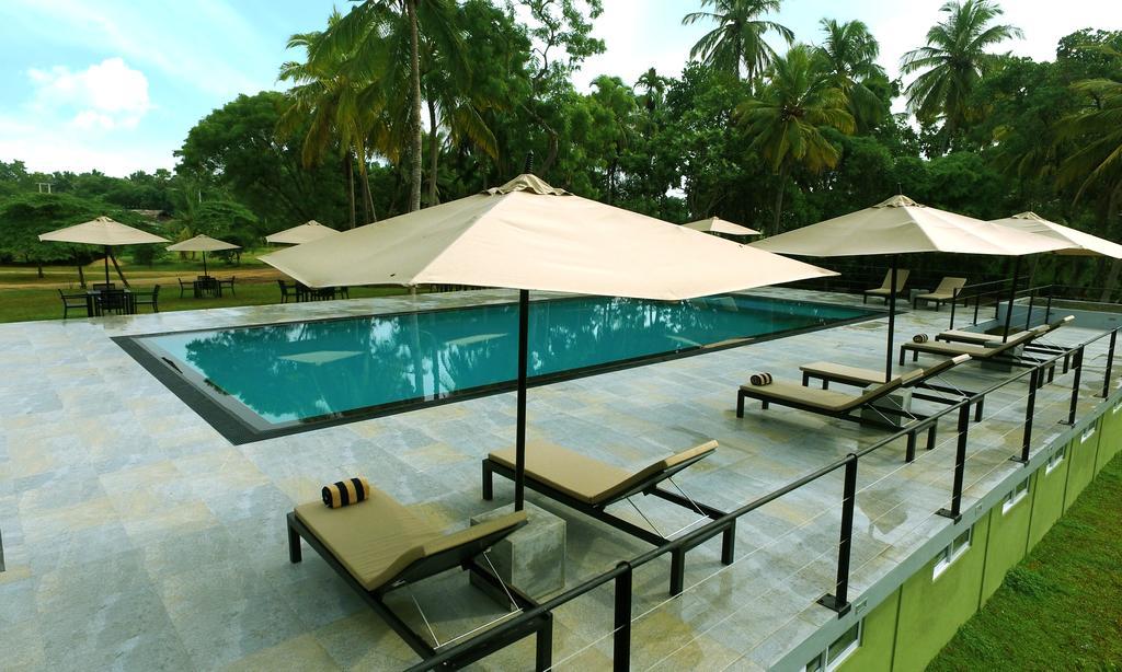 Miracle Resorts & Villas Полоннарува Екстер'єр фото