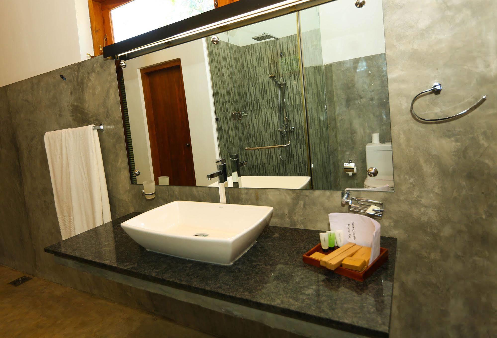 Miracle Resorts & Villas Полоннарува Екстер'єр фото