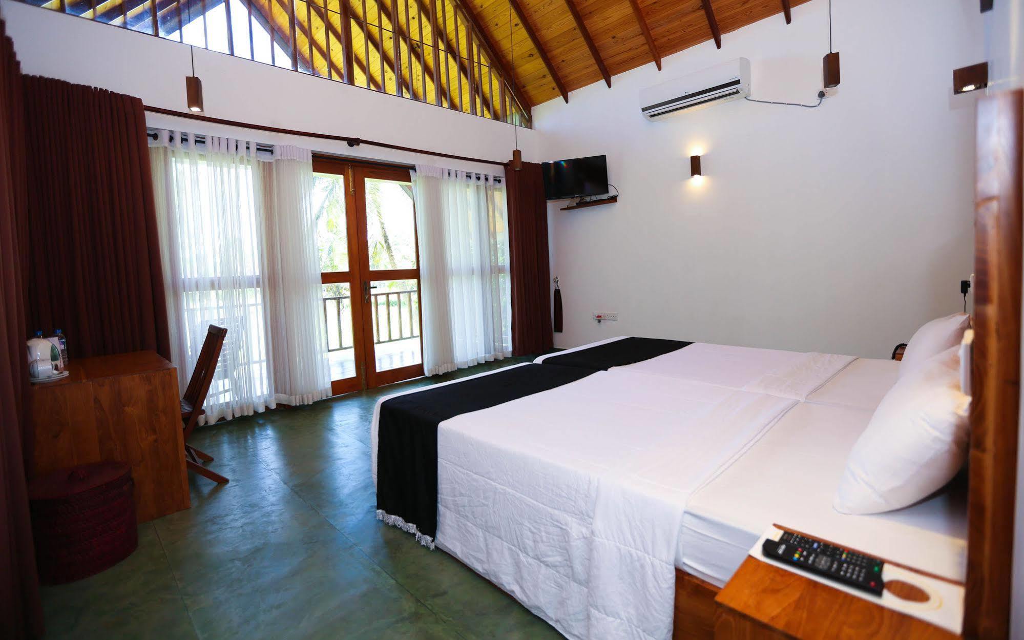 Miracle Resorts & Villas Полоннарува Екстер'єр фото
