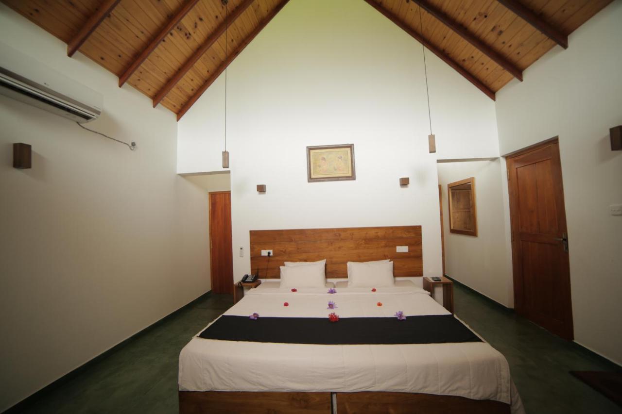 Miracle Resorts & Villas Полоннарува Екстер'єр фото